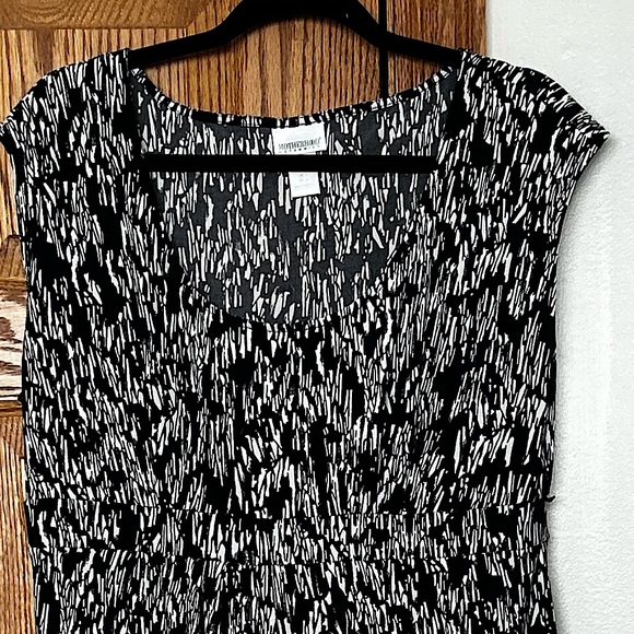 Short Sleeve Motherhood Maternity Dress 💲BUNDLE AND SAVE BIG💲 - Picture 3 of 3